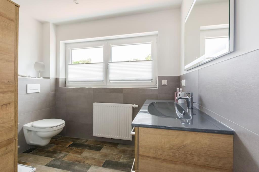 5 Sterne-Ferienhaus Eisvogel Am See Mit Sauna Und Kamin كراكو آم زيه المظهر الخارجي الصورة