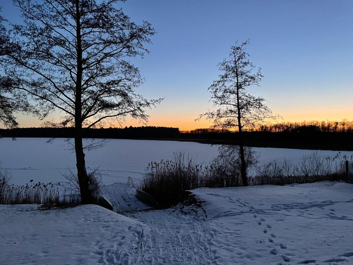 5 Sterne-Ferienhaus Eisvogel Am See Mit Sauna Und Kamin كراكو آم زيه المظهر الخارجي الصورة