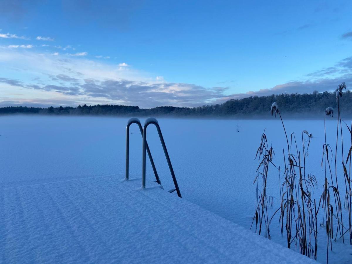 5 Sterne-Ferienhaus Eisvogel Am See Mit Sauna Und Kamin كراكو آم زيه المظهر الخارجي الصورة